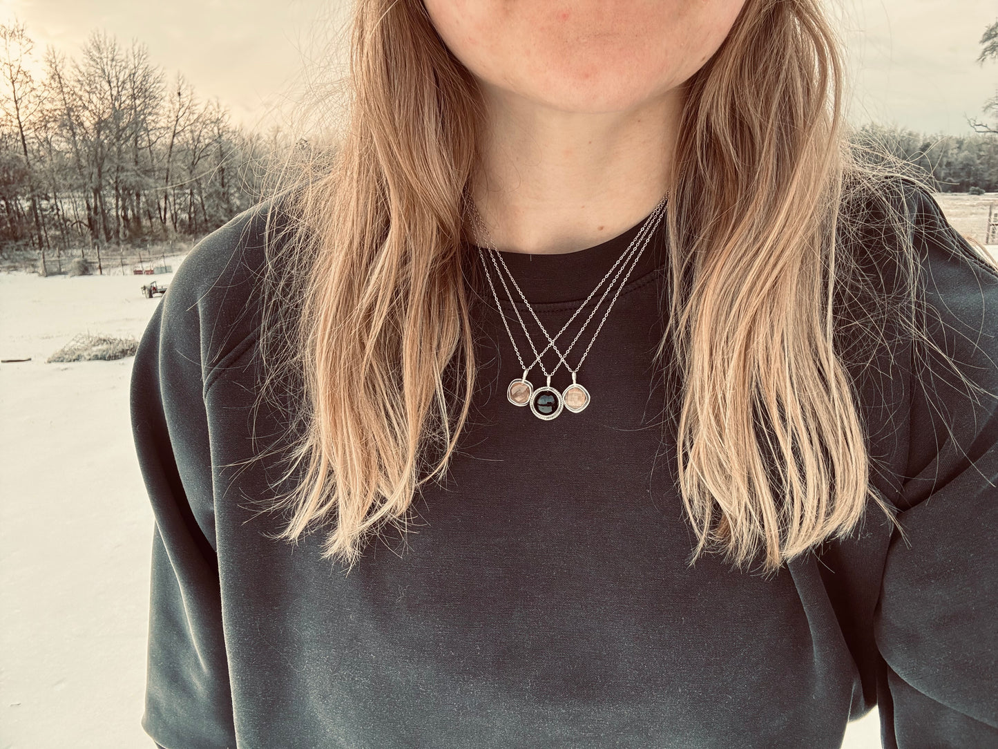 Black onyx round pendant