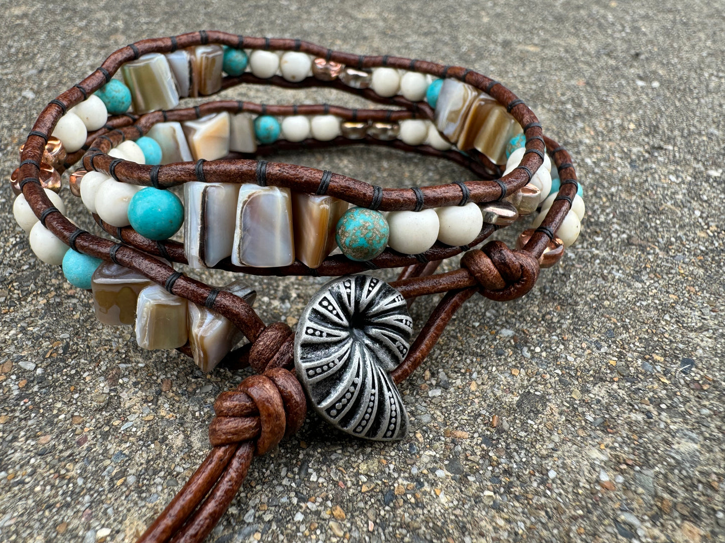 Double wrap shell bracelet