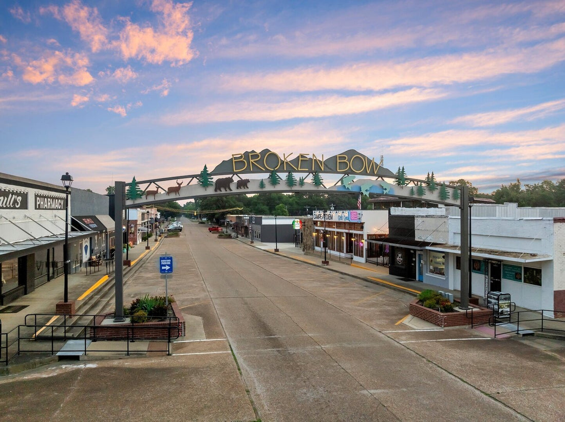Explore downtown Broken Bow shopping with locally owned boutiques, handmade jewelry, gifts, custom shirts, wine tasting and more near Hochatown.