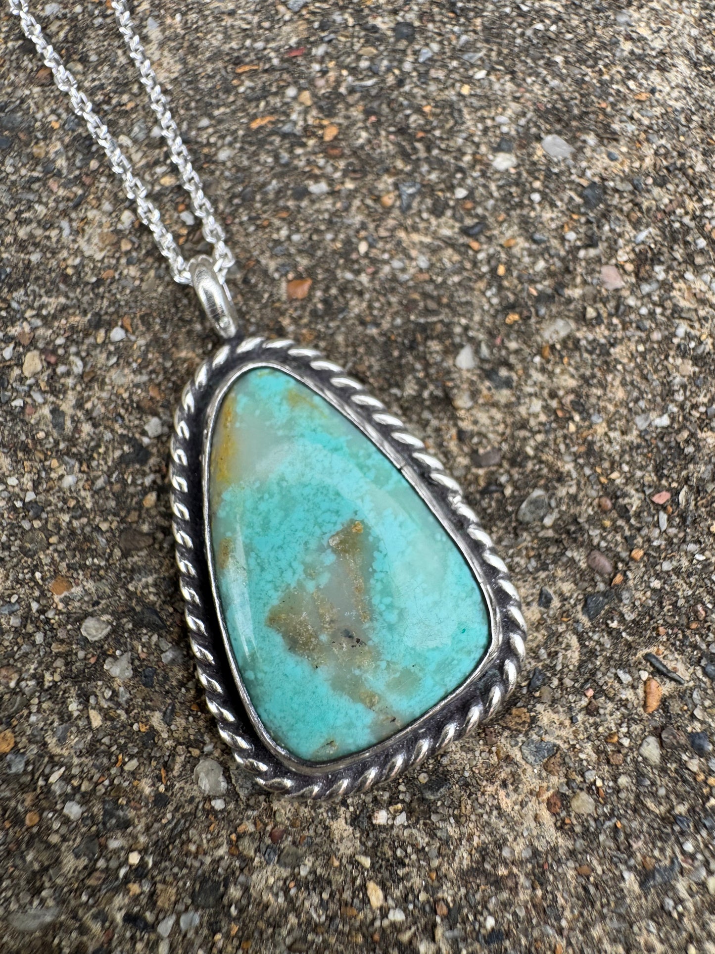 Kingman turquoise necklace with Rope detail