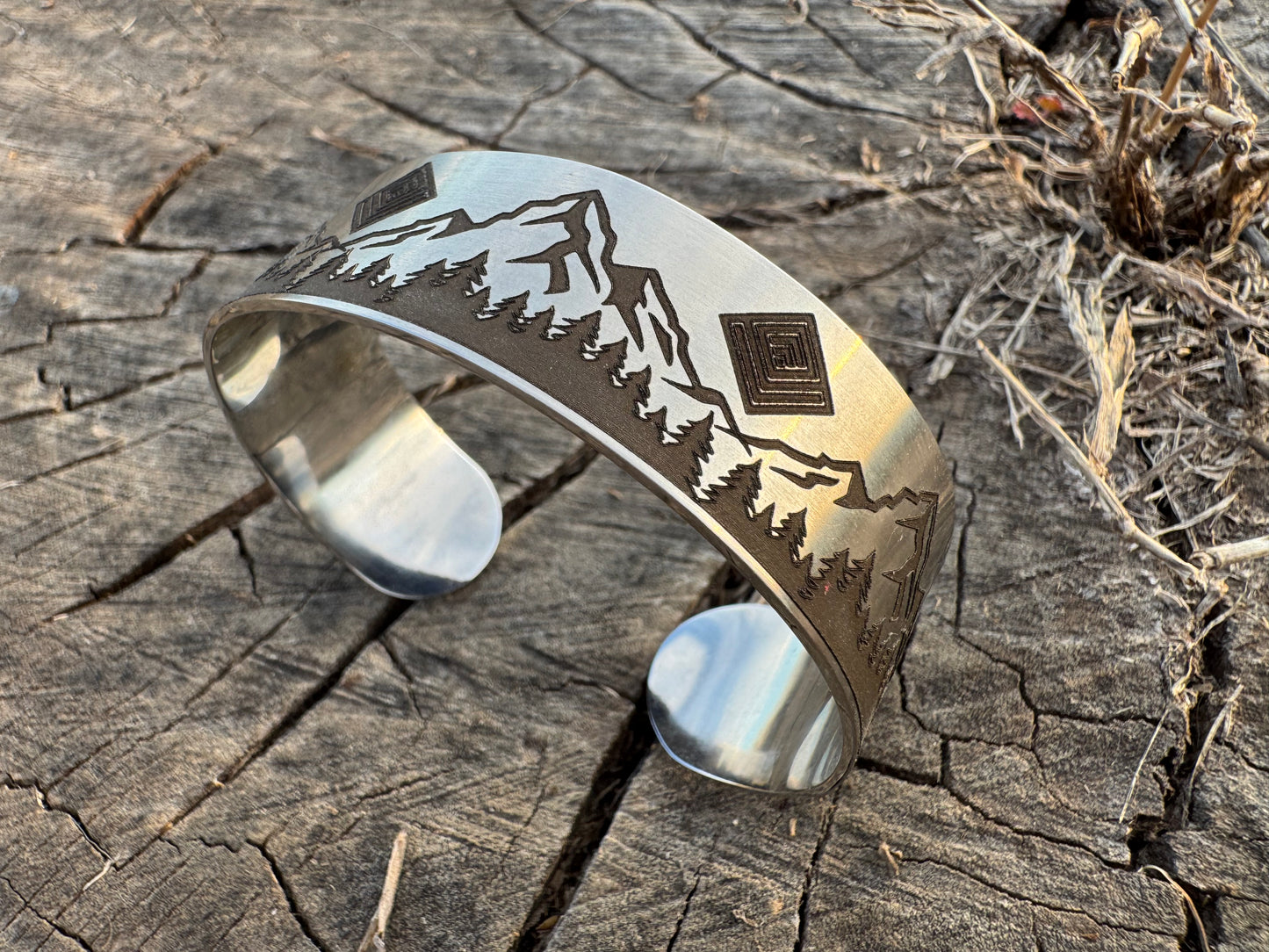 Stainless steel Wide Mountain cuff