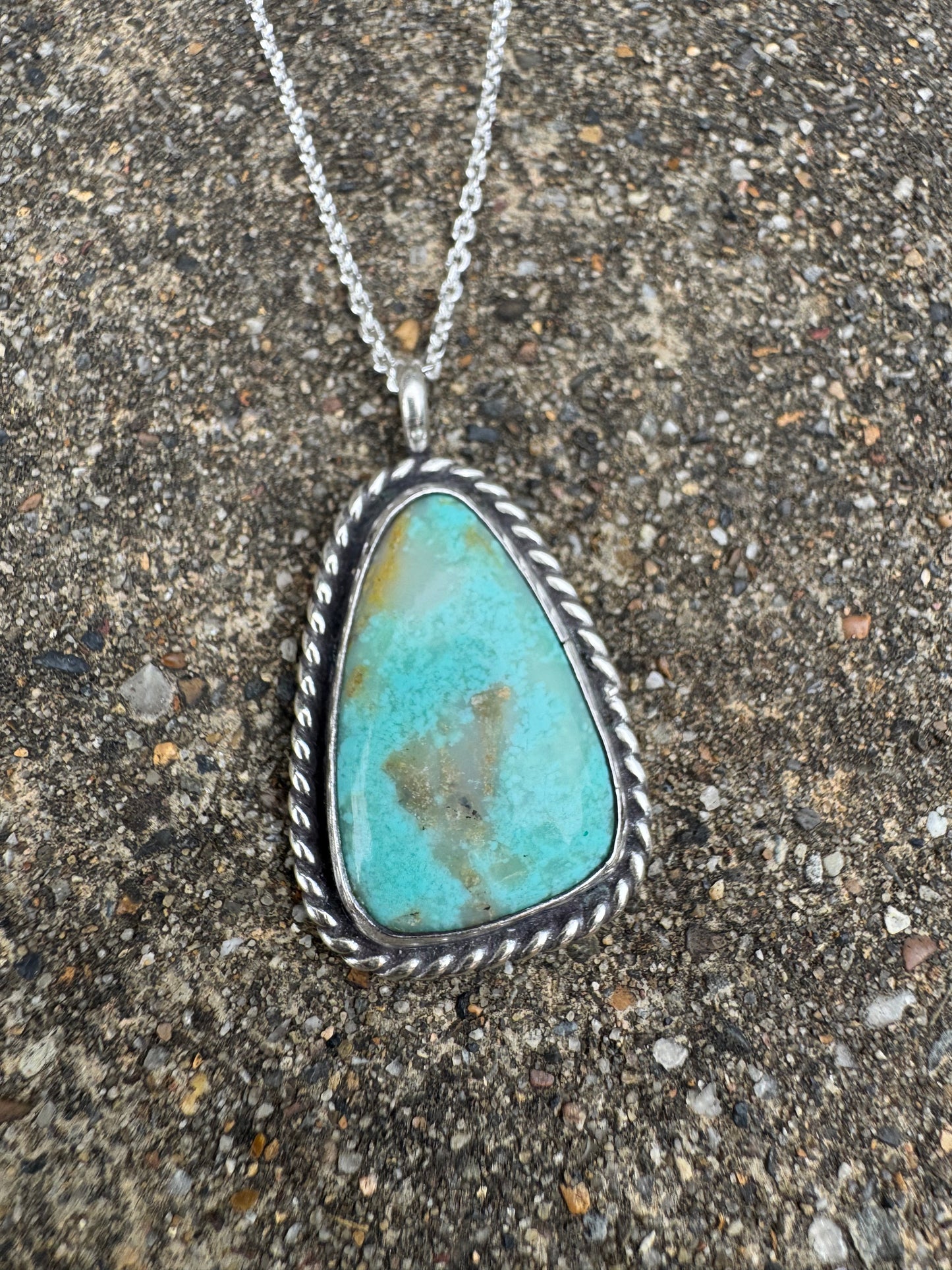 Kingman turquoise necklace with Rope detail