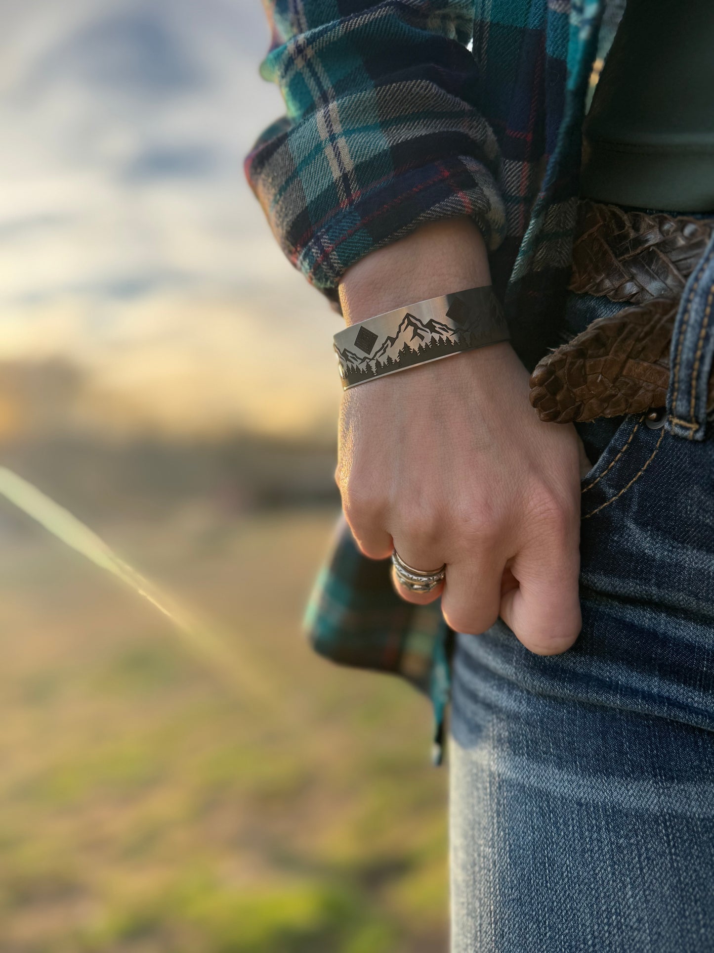 Stainless steel Wide Mountain cuff