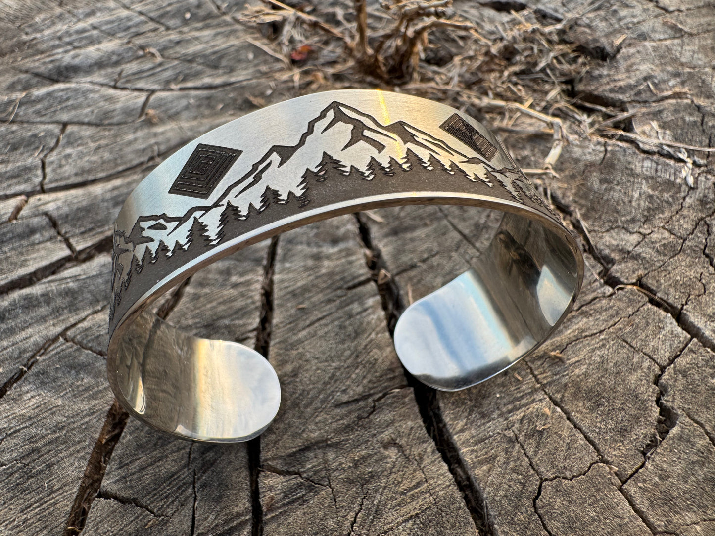 Stainless steel Wide Mountain cuff