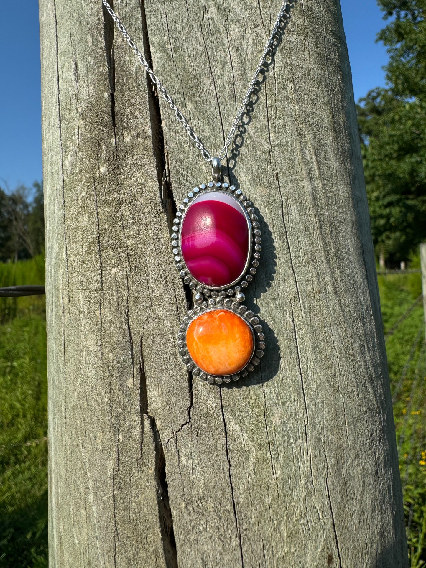 Pink agate and Spiny oyster pendant