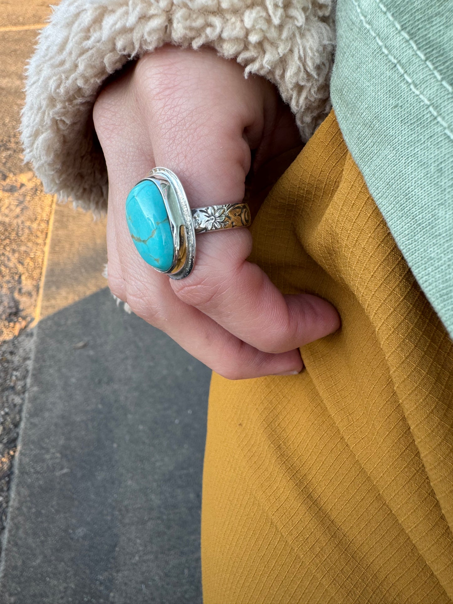 Bright blue Kingman Turquoise ring size 7