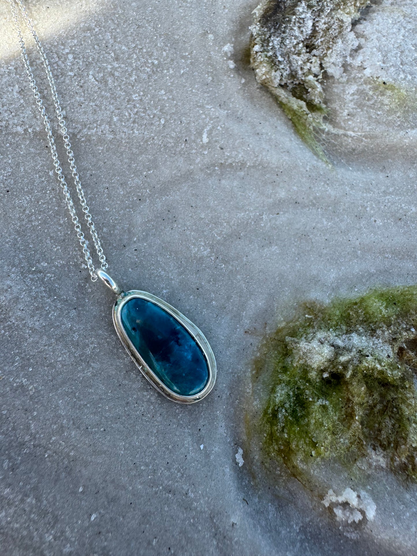Dark blue medium sized dainty pendant