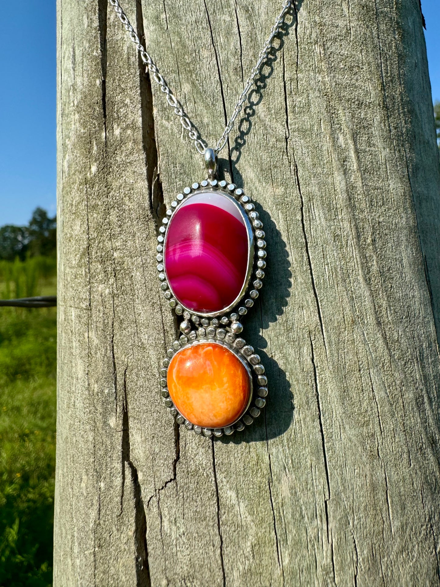 Pink agate and Spiny oyster pendant