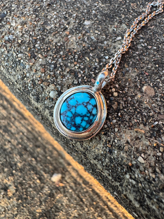 Dainty high grade Kingman turquoise necklace