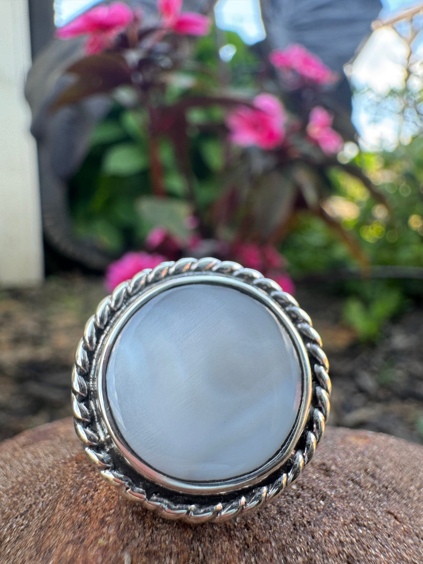 Mother of Pearl Ring size 7