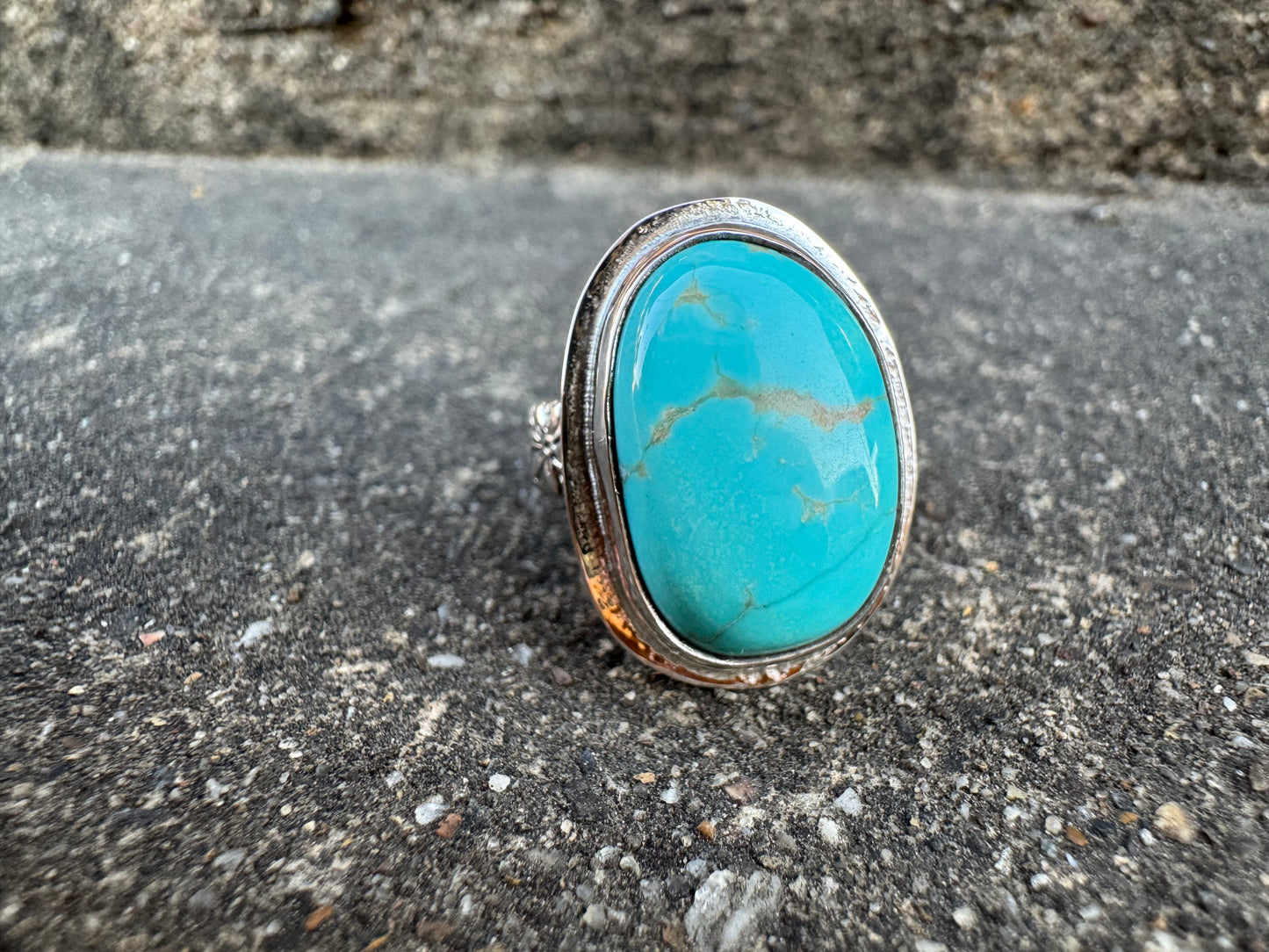 Bright blue Kingman Turquoise ring size 7