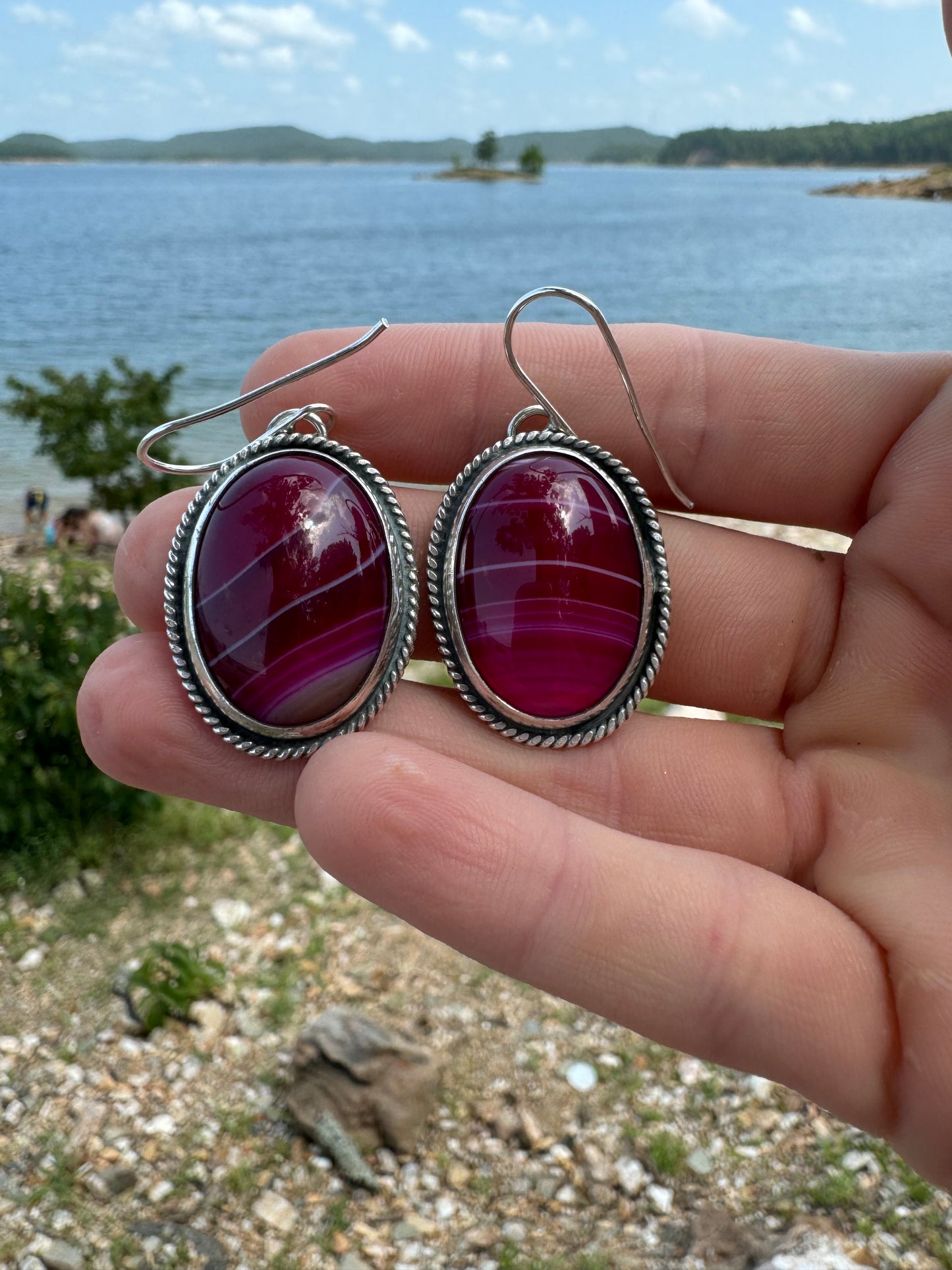 Dark fuchsia pink agate earrings