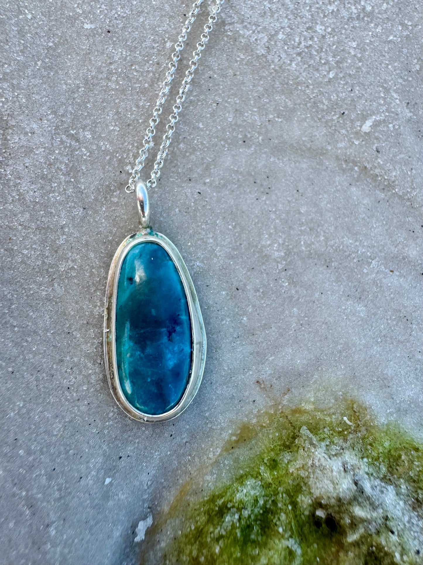 Dark blue medium sized dainty pendant