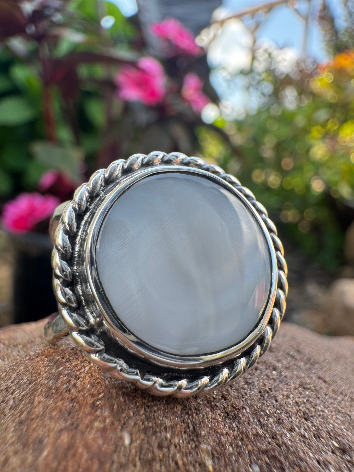 Mother of Pearl Ring size 7