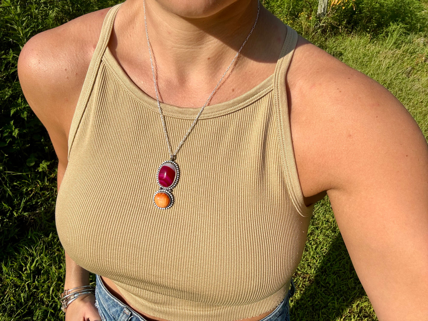 Pink agate and Spiny oyster pendant