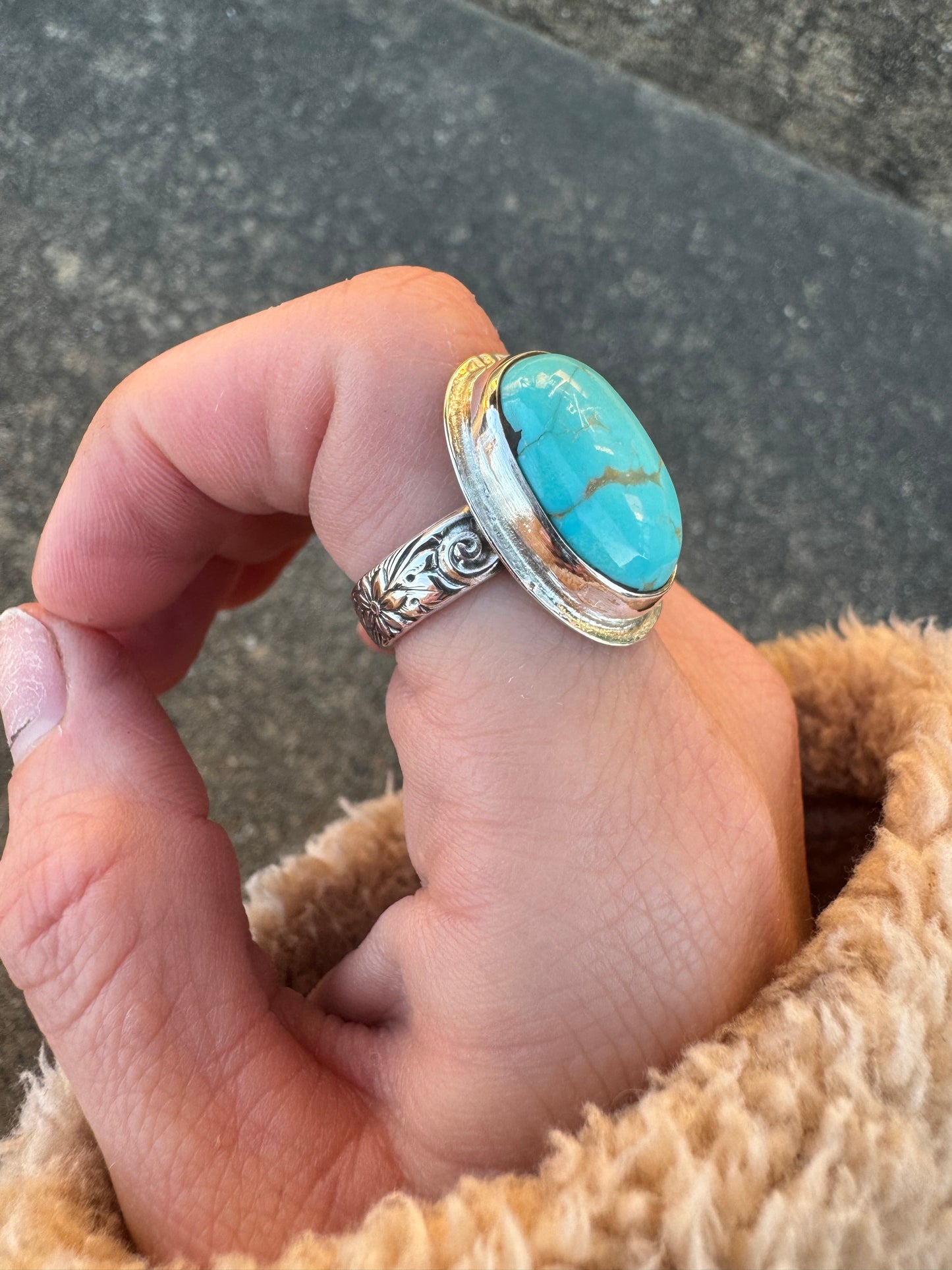 Bright blue Kingman Turquoise ring size 7