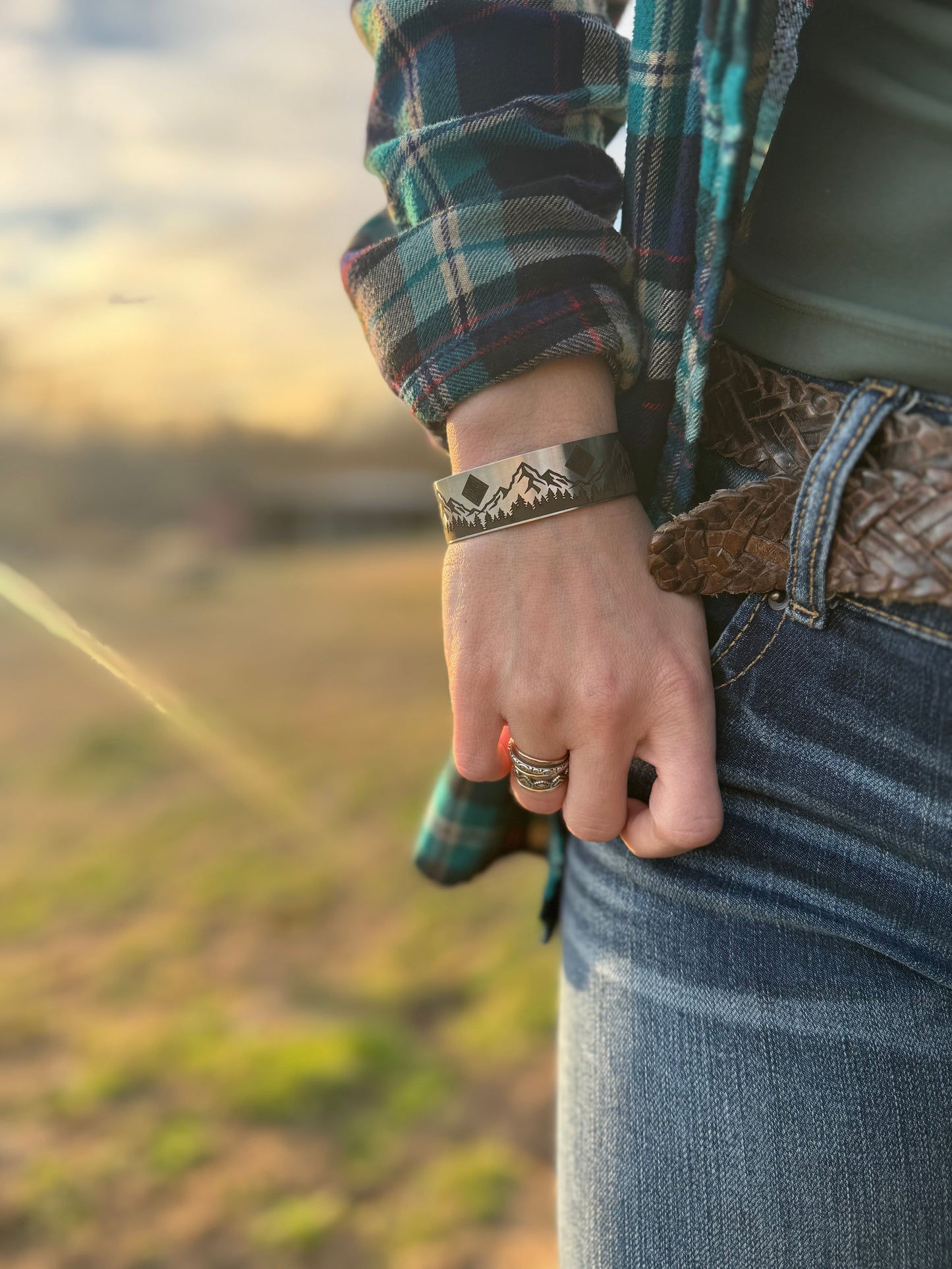 Stainless steel Wide Mountain cuff